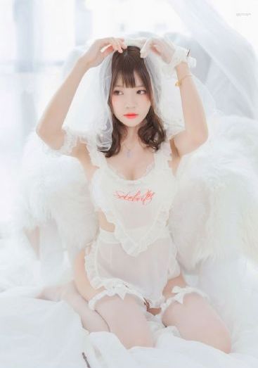 公交掀裙子从后面进去的电影