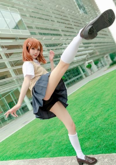 剪刀手美少女
